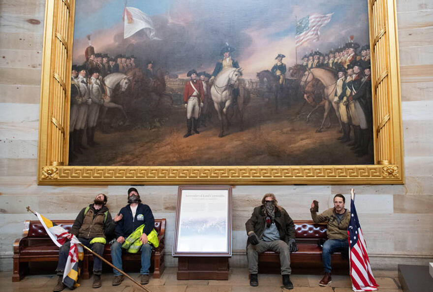 Εισβολή στο Καπιτώλιο: Τα 25 φωτογραφικά «κλικ» που θα μείνουν στην ιστορία