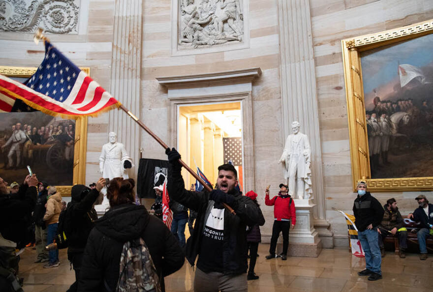 Εισβολή στο Καπιτώλιο: Τα 25 φωτογραφικά «κλικ» που θα μείνουν στην ιστορία