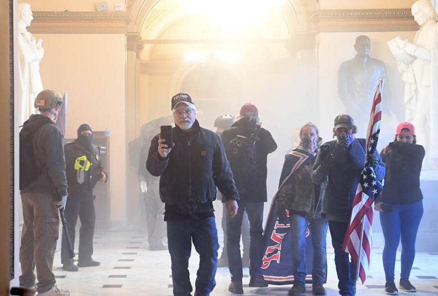 Εισβολή στο Καπιτώλιο: Τα 25 φωτογραφικά «κλικ» που θα μείνουν στην ιστορία