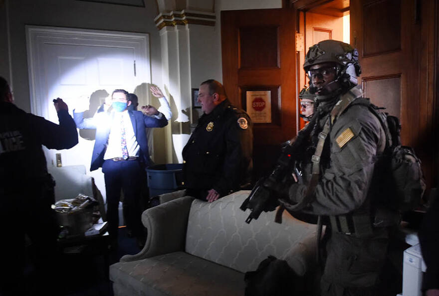 Εισβολή στο Καπιτώλιο: Τα 25 φωτογραφικά «κλικ» που θα μείνουν στην ιστορία