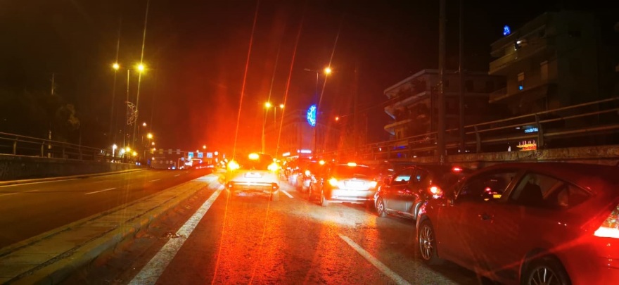 Απαγόρευση κυκλοφορίας: Σαρωτικοί έλεγχοι της ΕΛΑΣ - Μεγάλο μποτιλιάρισμα στην Κηφισίας (Δείτε βίντεο)