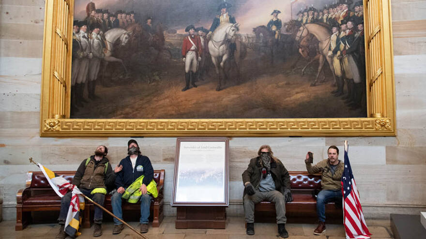 Χάος στις ΗΠΑ με την εισβολή στο Καπιτώλιο: Οι 4 ώρες που συγκλόνισαν τον κόσμο