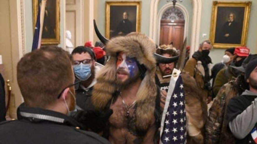 Χάος στις ΗΠΑ με την εισβολή στο Καπιτώλιο: Οι 4 ώρες που συγκλόνισαν τον κόσμο