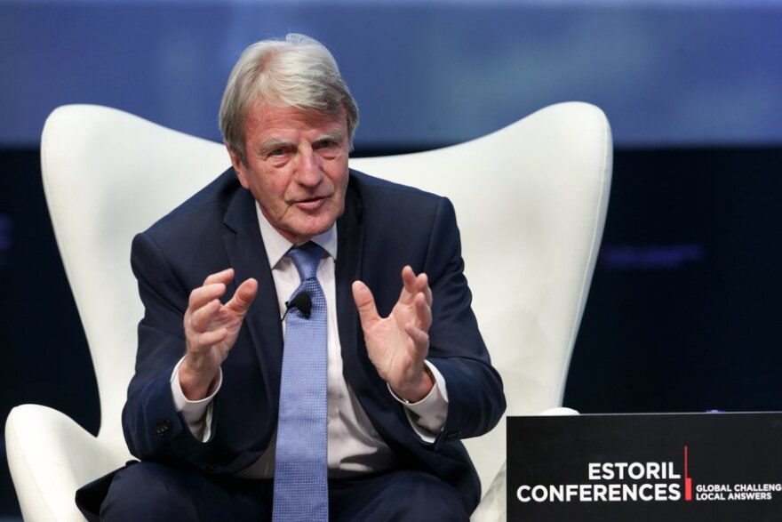  Σκάνδαλο παιδεραστίας αναστατώνει τη Γαλλία: Πατριός βίαζε τον ανήλικο γιο του Μπερνάρ Κουσνέρ