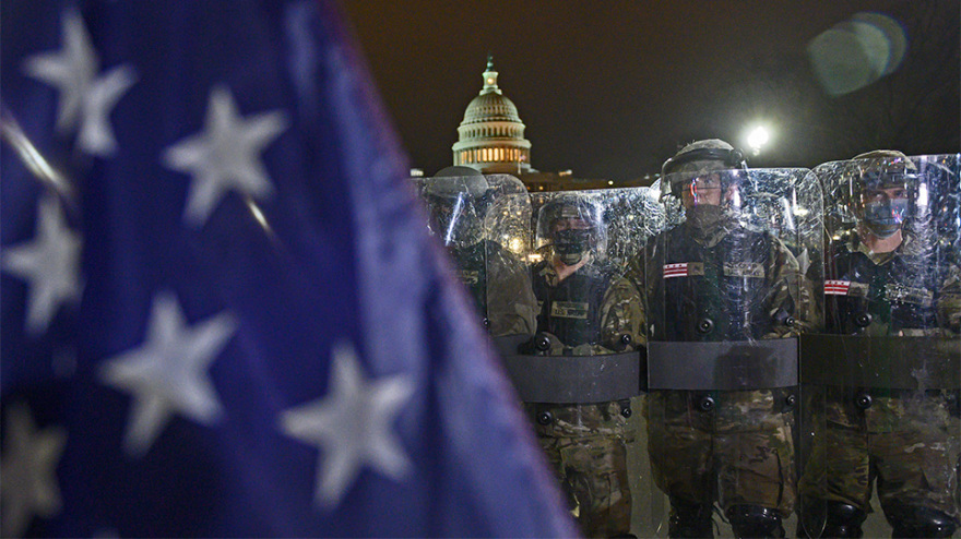 Εξαλλος με τον Τραμπ ο Πενς για την εισβολή στο Καπιτώλιο