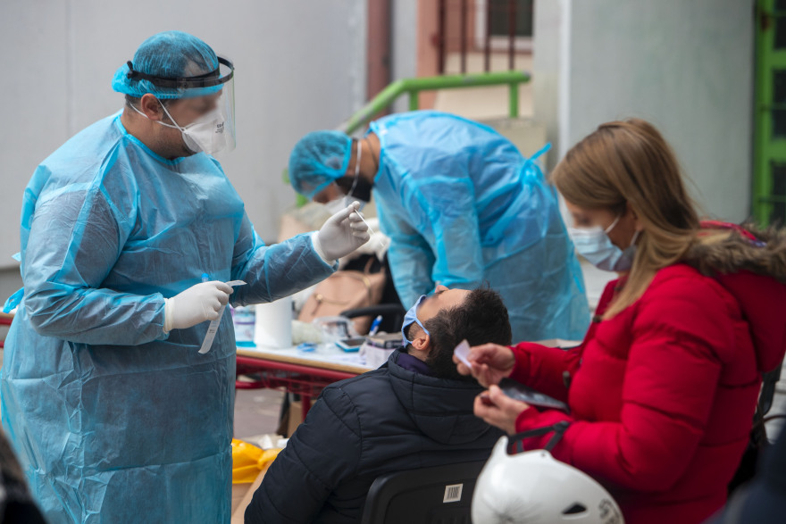 Σχολεία: Προετοιμασίες για το άνοιγμα - Rapid test σε εκπαιδευτικούς της Καλαμαριάς