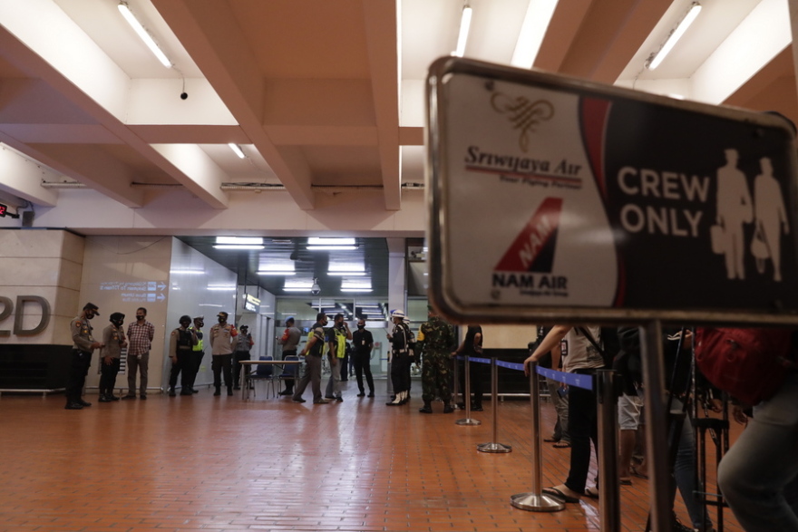 Συντριβή αεροσκάφους στην Ινδονησία: Σε εξέλιξη επιχείρηση έρευνας και διάσωσης - Τι είπαν οι μάρτυρες - Δείτε φωτογραφίες