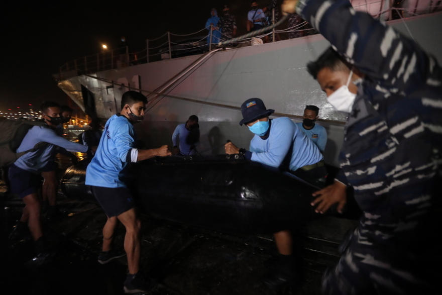 Συντριβή αεροσκάφους στην Ινδονησία: Σε εξέλιξη επιχείρηση έρευνας και διάσωσης - Τι είπαν οι μάρτυρες - Δείτε φωτογραφίες