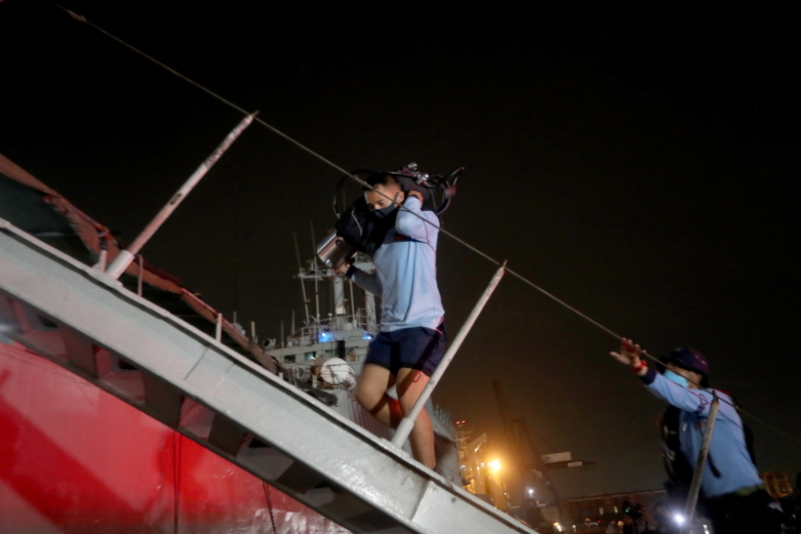 Συντριβή αεροσκάφους στην Ινδονησία: Σε εξέλιξη επιχείρηση έρευνας και διάσωσης - Τι είπαν οι μάρτυρες - Δείτε φωτογραφίες