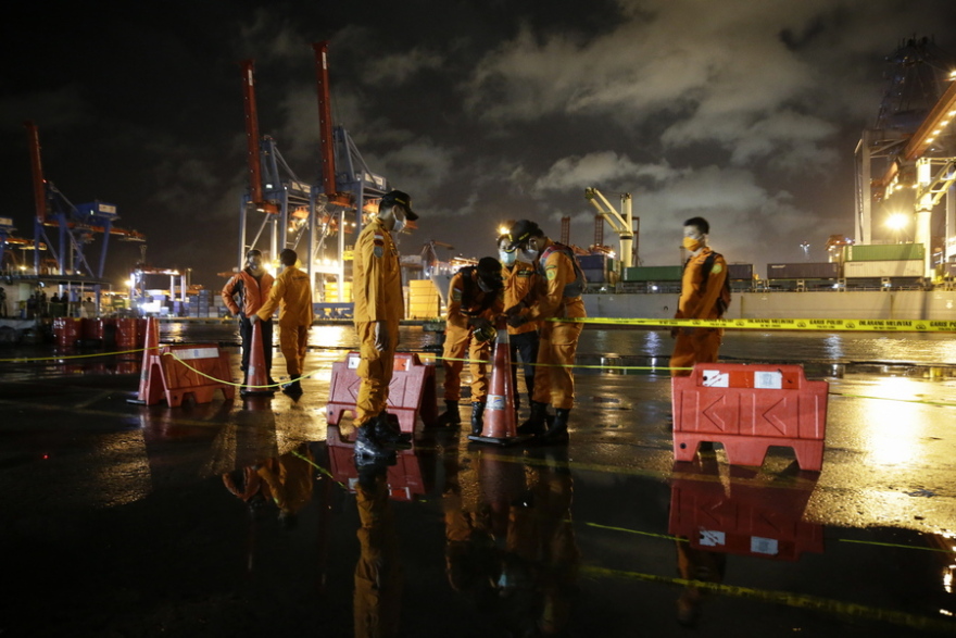 Συντριβή αεροσκάφους στην Ινδονησία: Σε εξέλιξη επιχείρηση έρευνας και διάσωσης - Τι είπαν οι μάρτυρες - Δείτε φωτογραφίες