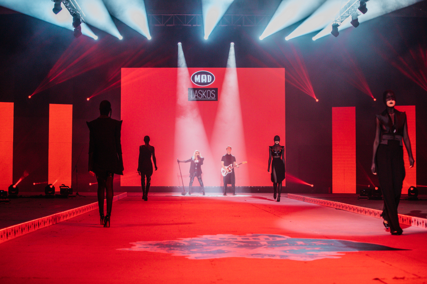 MADWALK 2020: Ο μοναδικός θεσμός που ενώνει τη μουσική με τη μόδα - Φωτογραφίες