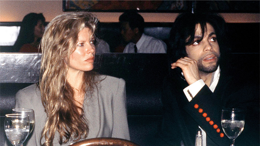 Μοντέρνα Λυσιστράτη η Κιμ Μπέισινγκερ - Το σύμβολο του σεξ που αποκήρυξε το στερεότυπο της γυναίκας