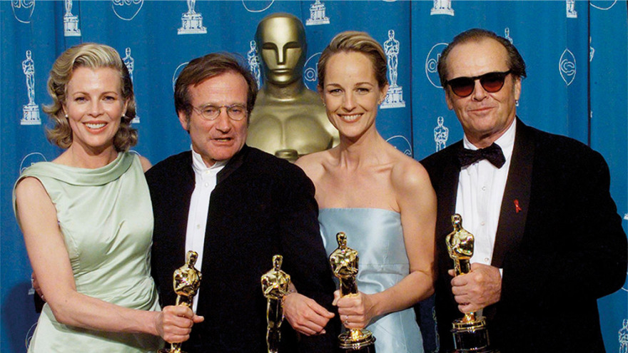 Μοντέρνα Λυσιστράτη η Κιμ Μπέισινγκερ - Το σύμβολο του σεξ που αποκήρυξε το στερεότυπο της γυναίκας