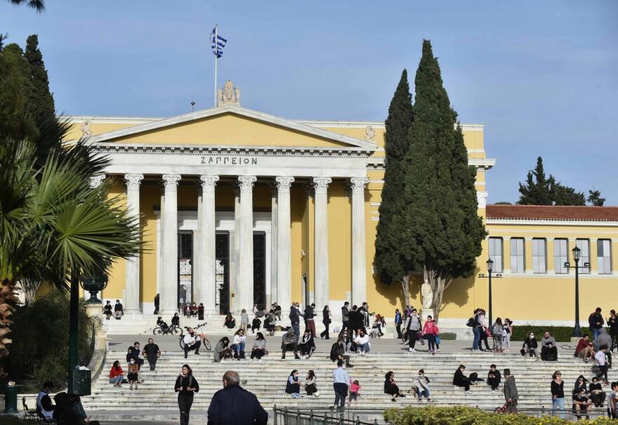 Κορωνοϊός: «Χαμός» σε παραλίες, πάρκα και πλατείες - Λινού: «Τα μέτρα περιορισμού έχουν εξαντληθεί - Πρέπει να τα τηρήσουμε»