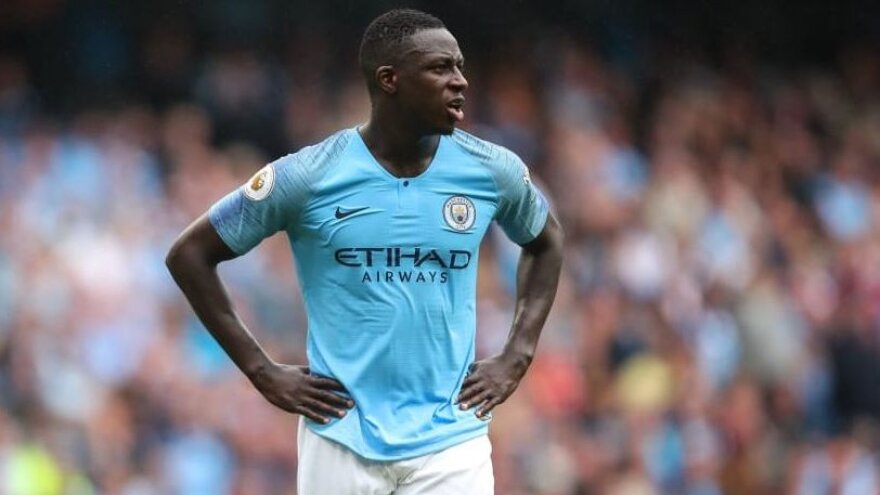 Ασυγκράτητος Μεντί: Εν μέσω lockdown μετέφερε αεροπορικώς Ιταλίδα καλλονή από την Ελλάδα στην Αγγλία