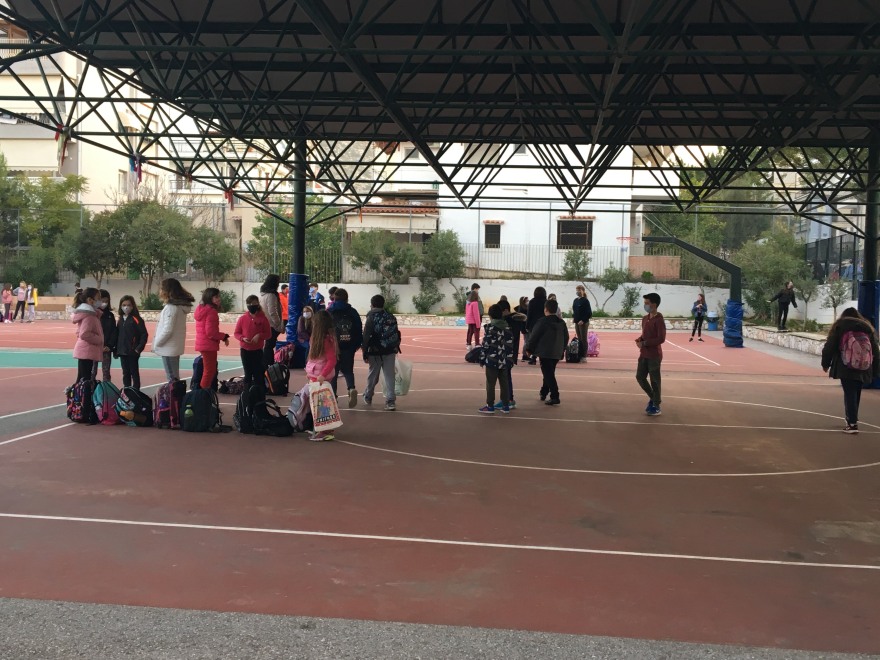 Σχολεία: Με μέτρα προστασίας το πρώτο κουδούνι σε δημοτικά και νηπιαγωγεία 