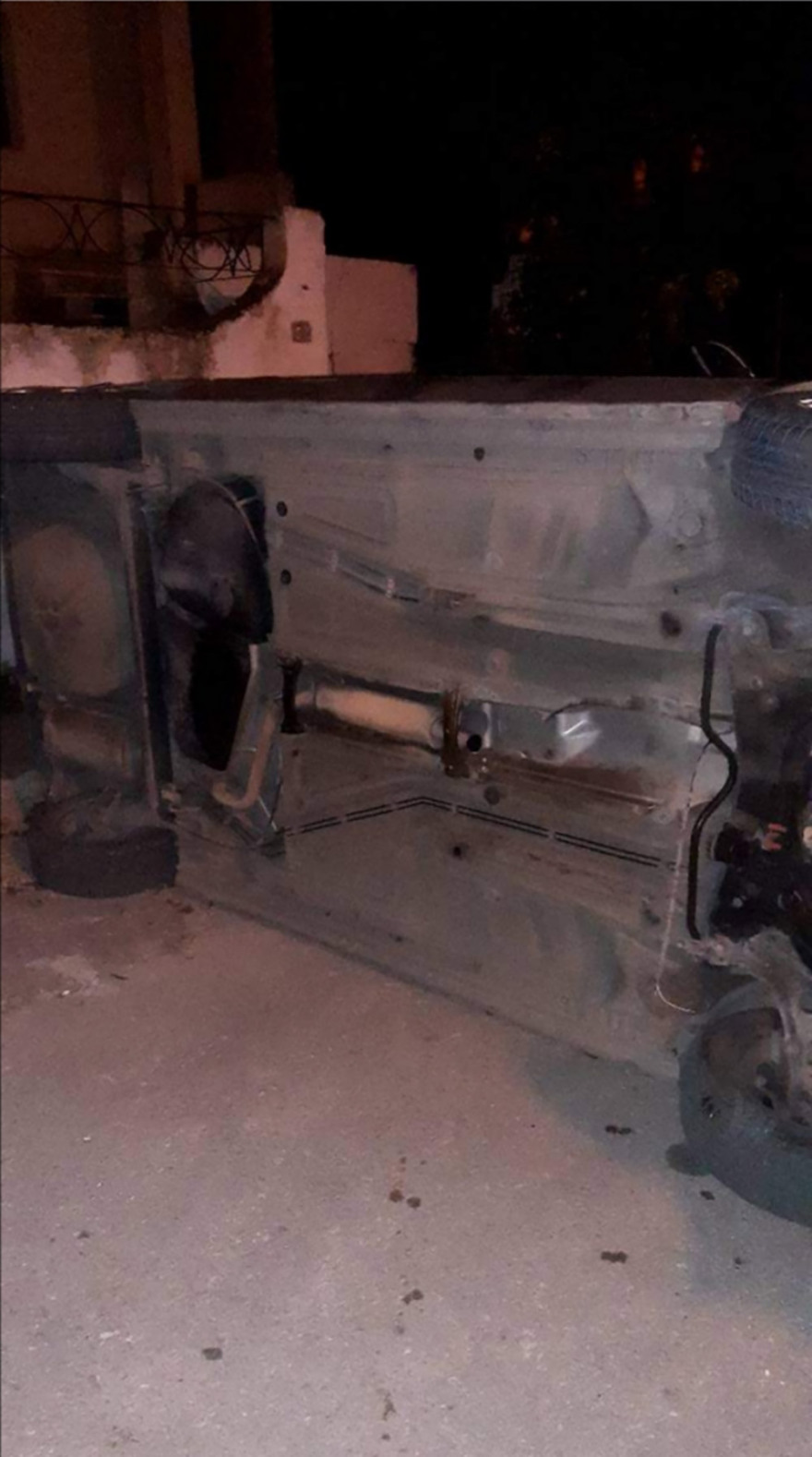 «Χειρουργική επέμβαση» αφαίρεσης καταλύτη: Τώρα αναποδογυρίζουν τα Ι.Χ - Δείτε φωτογραφίες