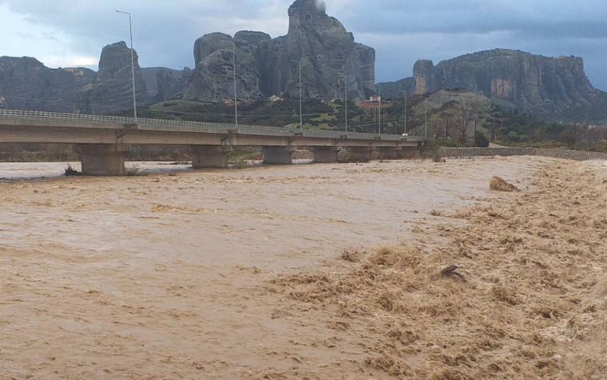 Καιρός: Στη δίνη της κακοκαιρίας η Βόρεια Ελλάδα - Προβλέψεις για χιόνια σε Αττική και Θεσσαλονίκη