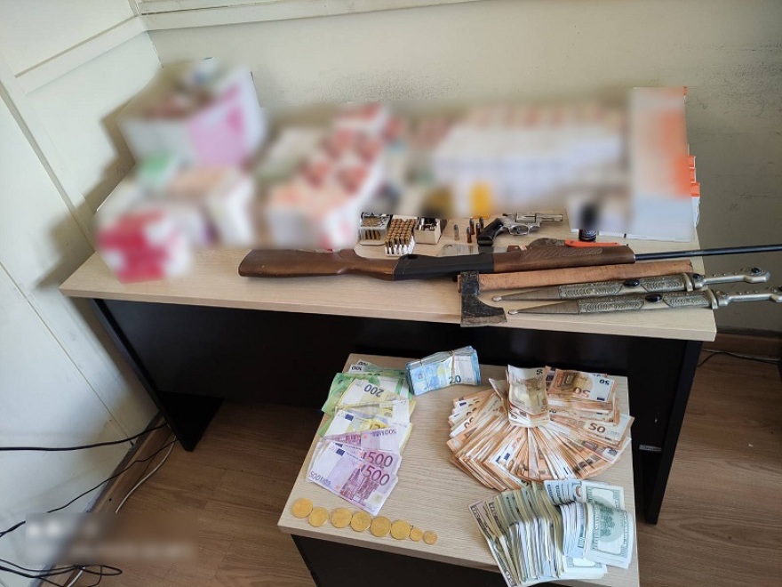 Χειροπέδες σε γιατρό και ιδιώτη για εικονικές συνταγογραφήσεις φαρμάκων - Πάνω από €14.000 η ζημιά του ΕΟΠΥΥ