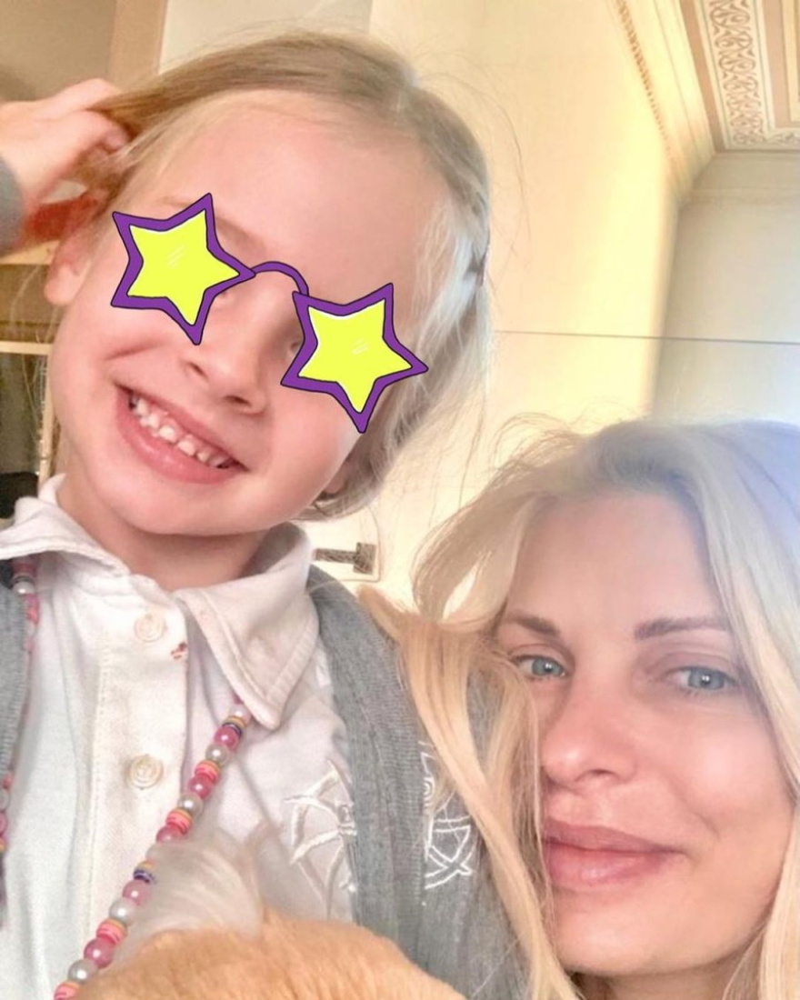 Ελένη Μενεγάκη: Selfie με την κόρη της μετά την επιστροφή από το σχολείο