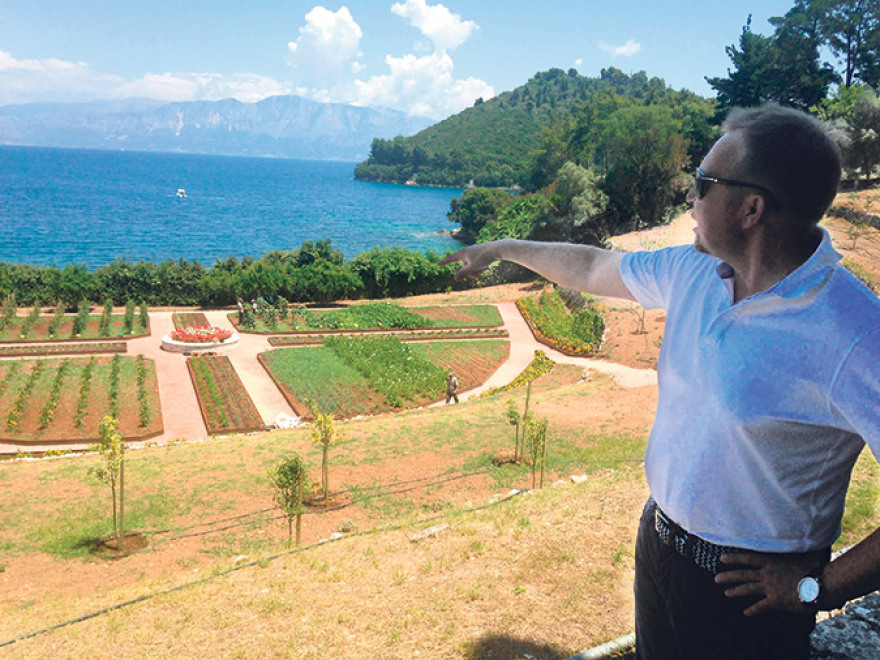 Σκορπιός: Ο Ριμπολόβλεφ μετατρέπει τον παράδεισο του Ωνάση σε VIP θέρετρο