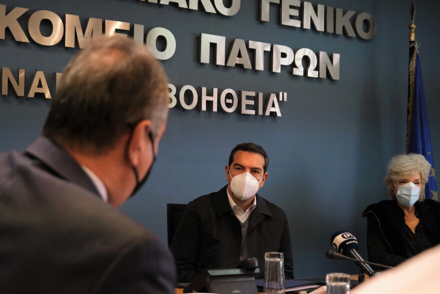 Τσίπρας από Πάτρα: «Καθυστερήσεις και πρωτοφανής ανεπάρκεια στον εμβολιασμό»