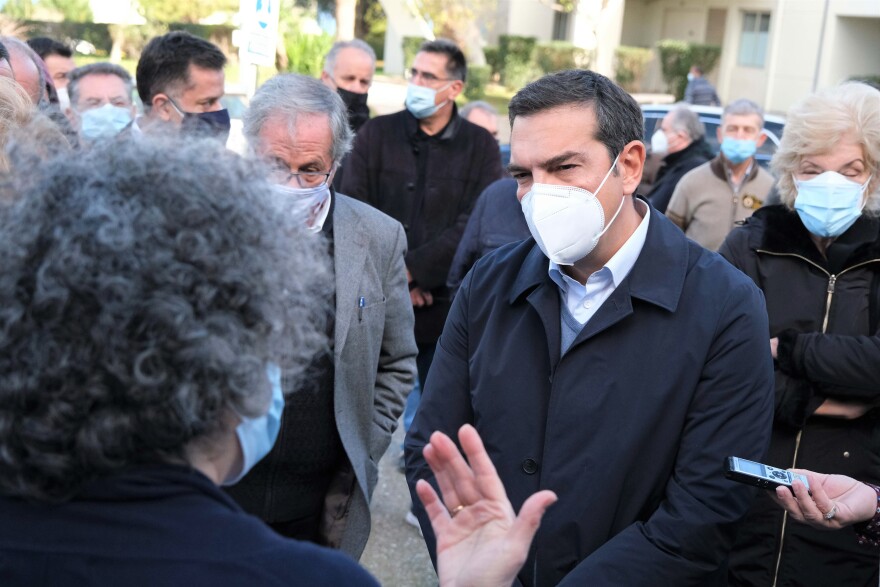 Τσίπρας από Πάτρα: «Καθυστερήσεις και πρωτοφανής ανεπάρκεια στον εμβολιασμό»