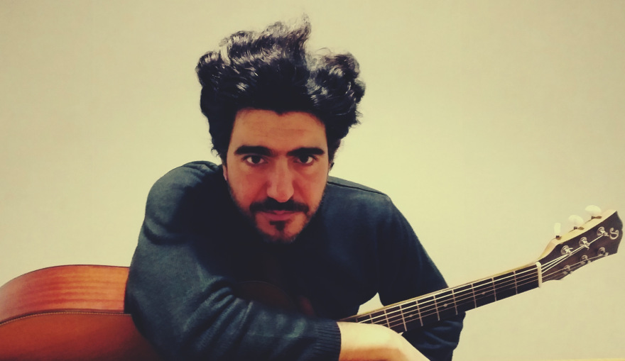 «Κακή φωτιά»: Ο Θανάσης Χουλιαράς  ερμηνεύει Έλληνες ποιητές