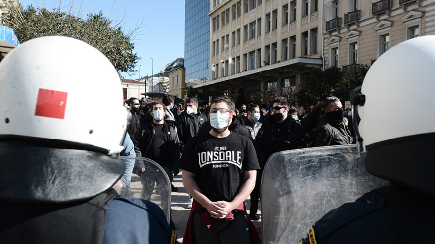 Επεισόδια φοιτητών-αστυνομικών σε συγκέντρωση αριστερών παρατάξεων στα Προπύλαια