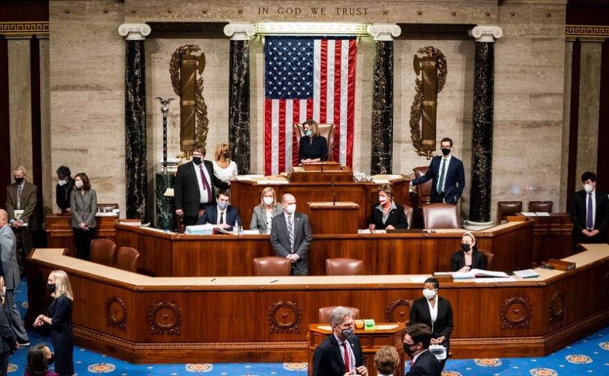 Στη Γερουσία παραπέμπεται ο Τραμπ με το ερώτημα της καθαίρεσης