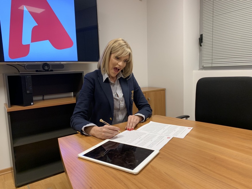 Alpha: Η Σάσα Σταμάτη σε ρόλο έκπληξη στο «Battle of the Couples»