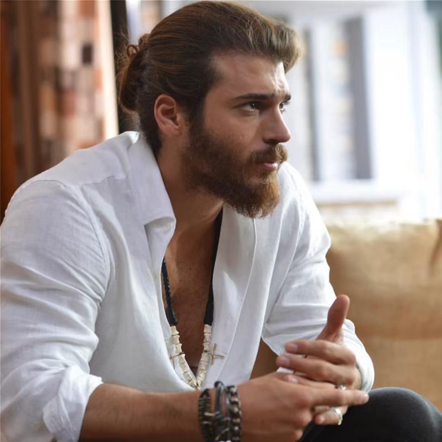 «Καυτό» ειδύλλιο στην Ιταλία: Η σέξι ρεπόρτερ Ντιλέτα Λεότα στην αγκαλιά του Τούρκου «Φτερωτού θεού»