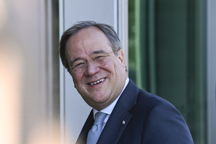 Τρεις υποψήφιοι, δύο κατευθύνσεις: Ποιοι είναι οι «μνηστήρες του θρόνου» της Άνγκελα Μέρκελ στο CDU