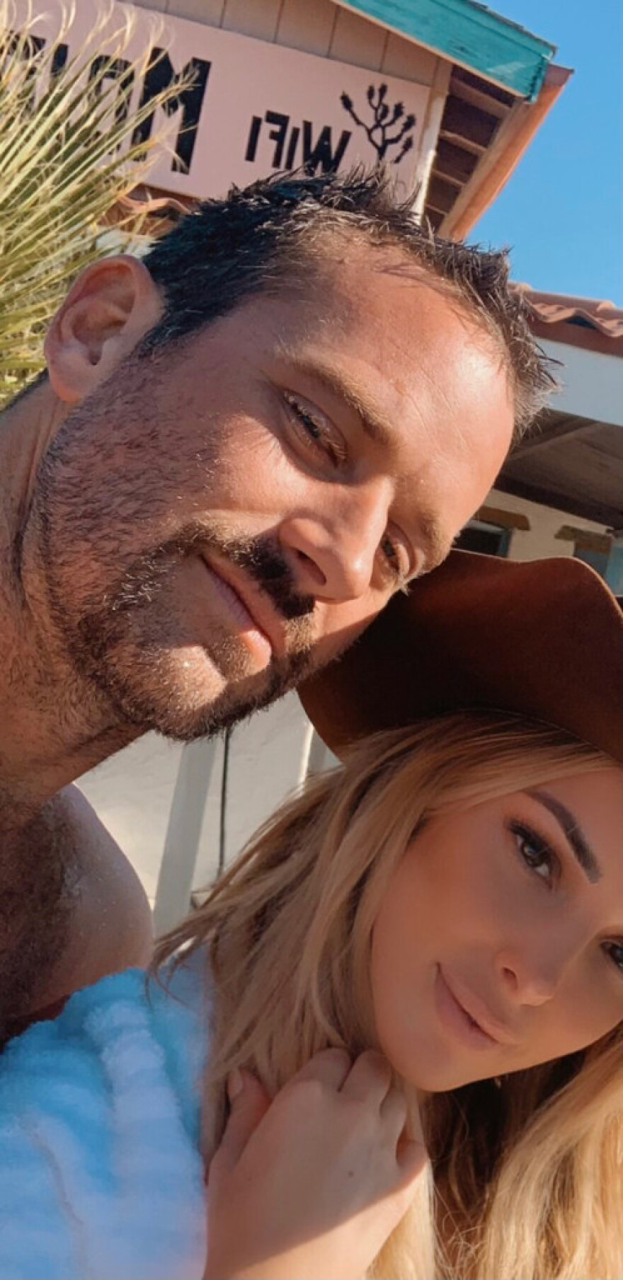 Άρμι Χάμερ: Ήθελε να «κάνει μπάρμπεκιου το πλευρό μου και να το φάει» λέει πρώην του ηθοποιού!