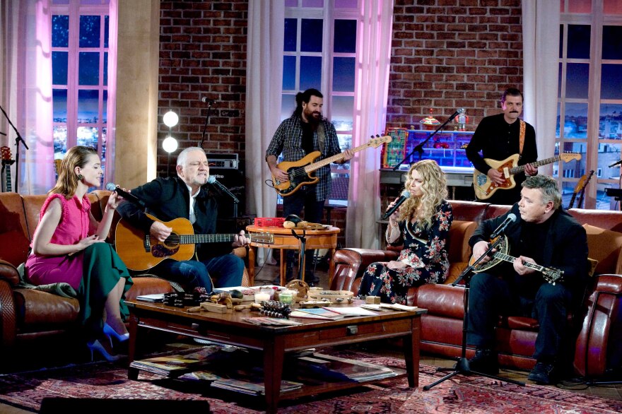 ΕΡΤ: Ο Μανώλης Λιδάκης και η Βιολέτα Ίκαρη ανοίγουν το «Μουσικό κουτί» 