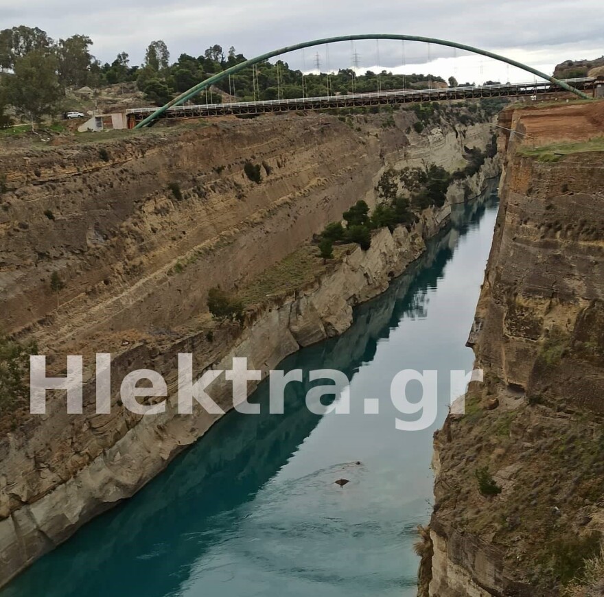 Έκλεισε η διώρυγα  της Κορίνθου - Δείτε βίντεο με τη στιγμή της κατολίσθησης