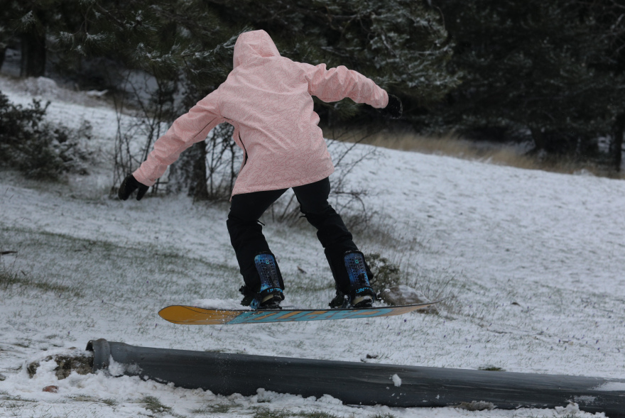 Καιρός: Κακοκαιρία «Λέανδρος»: Χιόνια και στα βόρεια ορεινά της Αττικής τη νύχτα - Νέοι χάρτες, βίντεο
