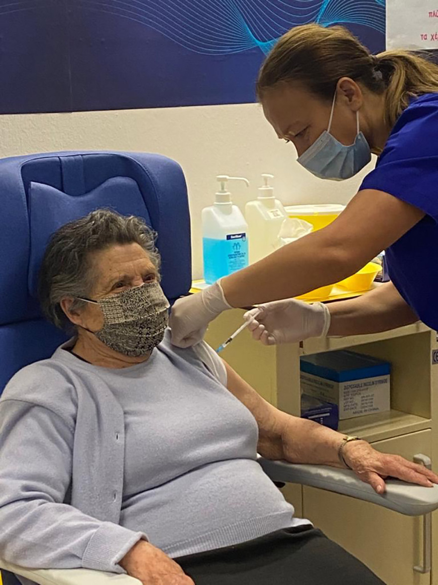 Εμβολιασμοί: Ξεκίνησαν σήμερα για τα άτομα άνω των 85 ετών - Ποιες είναι οι οδηγίες