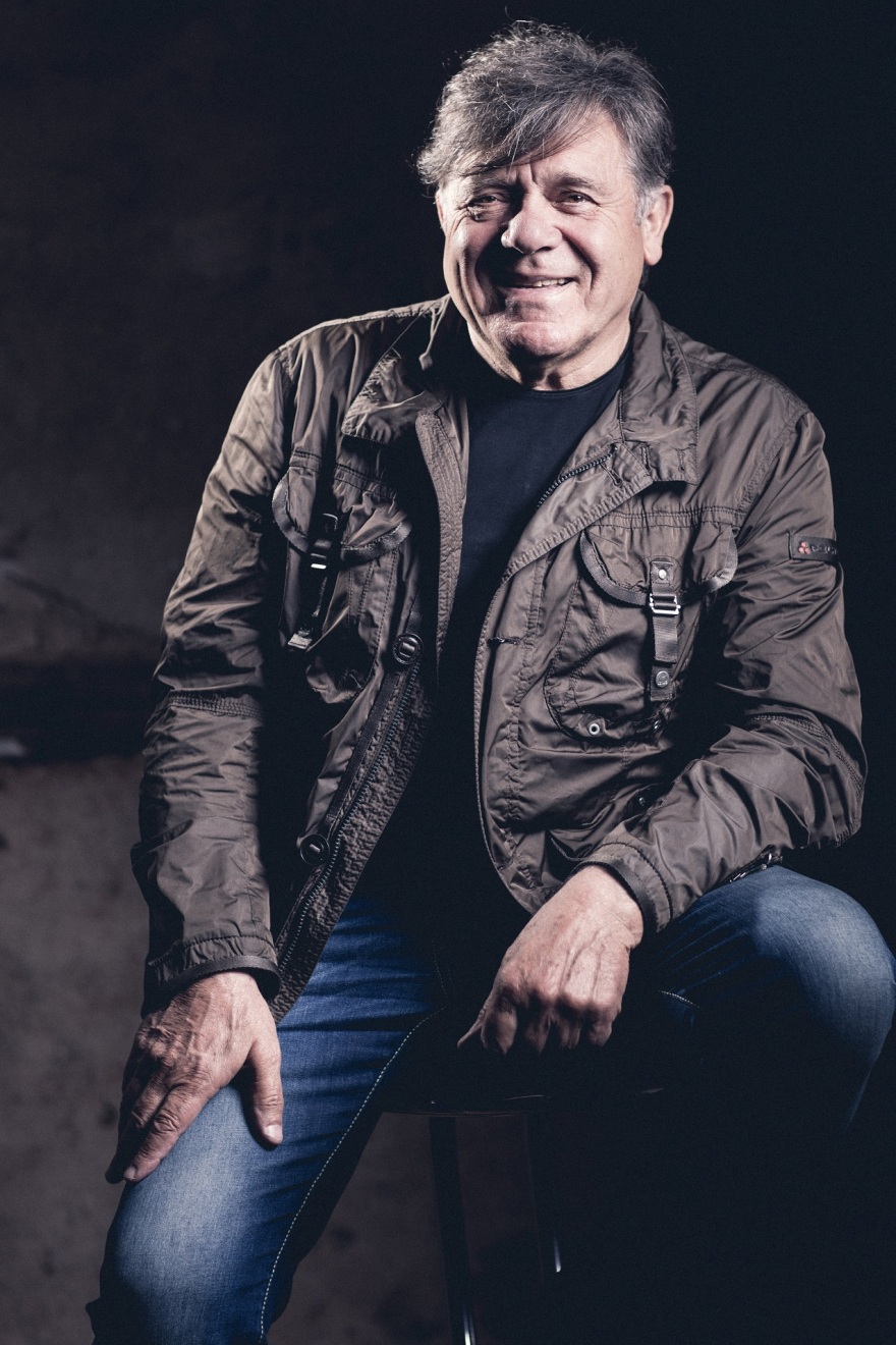 ΘΕΜΑ 104,6: Ο ιδρυτής των ιστορικών «I Nomadi», Beppe Carletti, στην εκπομπή «Μεταξύ σοβαρού και αστείου»