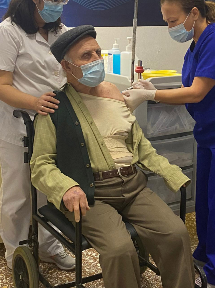 Εμβολιασμοί: Ξεκίνησαν σήμερα για τα άτομα άνω των 85 ετών - Ποιες είναι οι οδηγίες