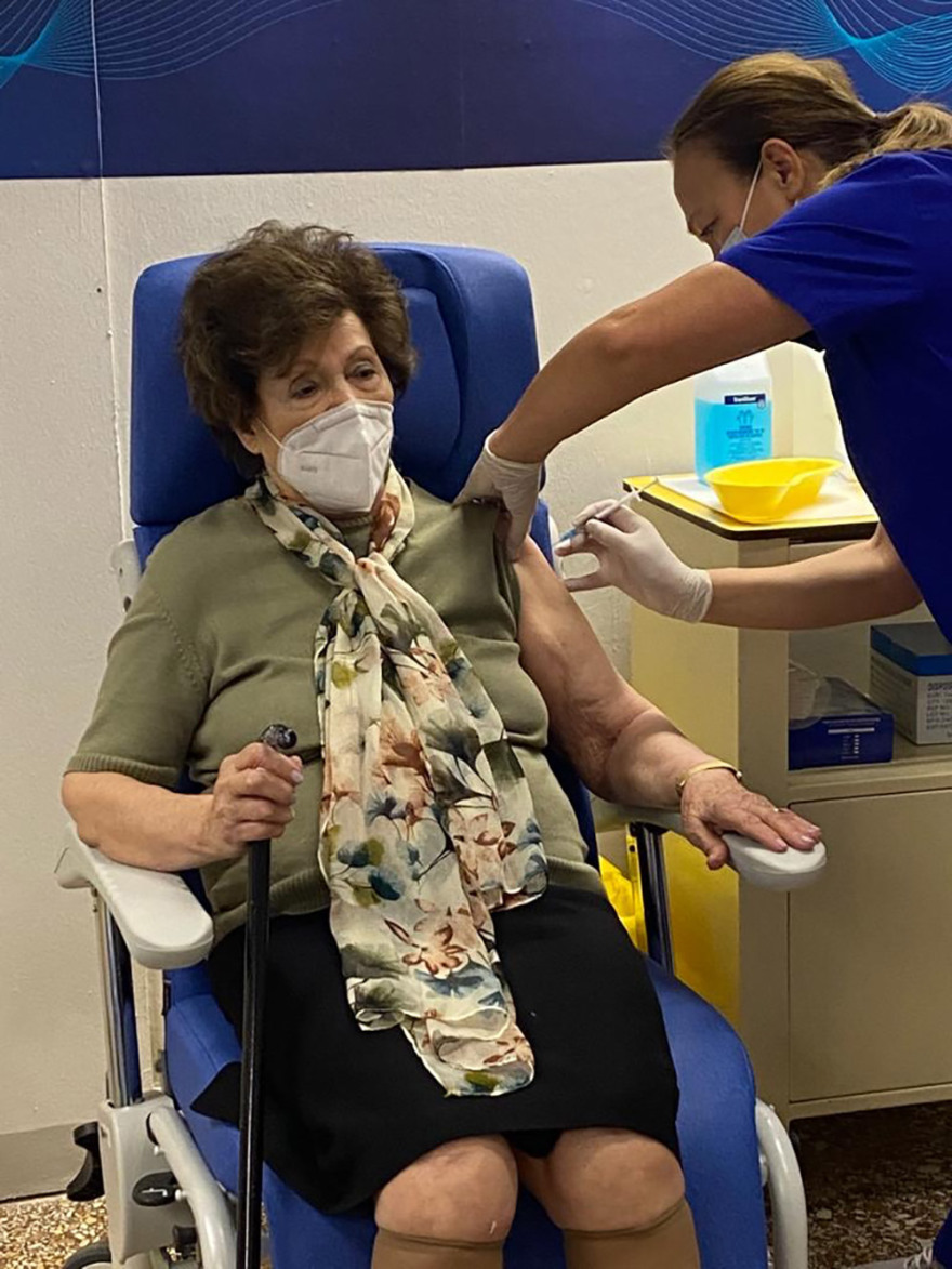 Εμβολιασμοί: Ξεκίνησαν σήμερα για τα άτομα άνω των 85 ετών - Ποιες είναι οι οδηγίες