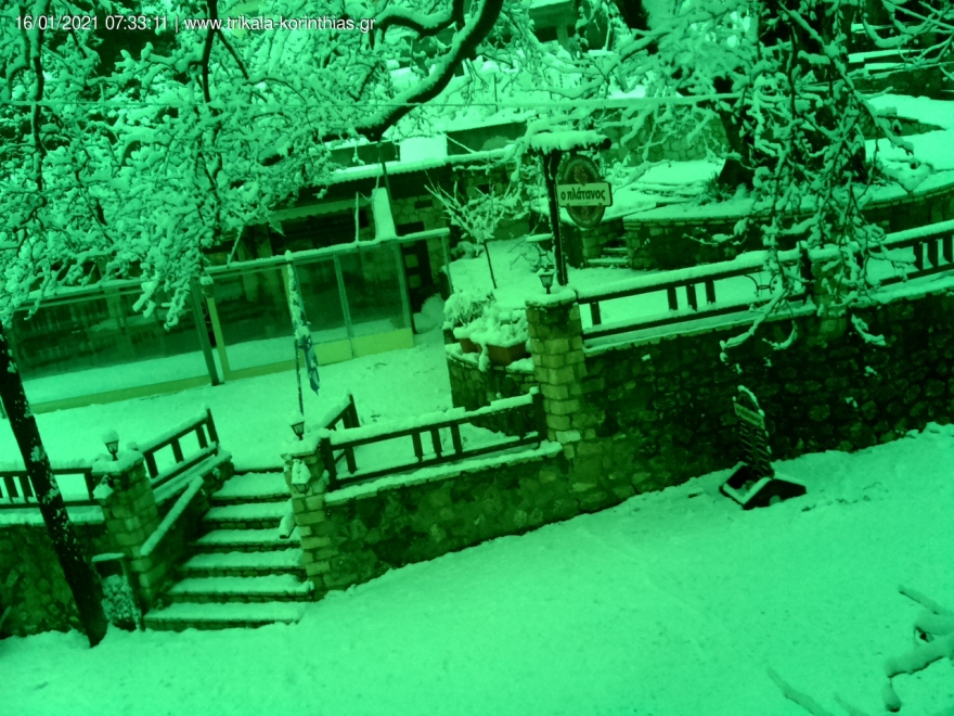 Σε πλήρη εξέλιξη η κακοκαιρία «Λέανδρος»: Χιόνι και κρύο στην Κεντρική Ελλάδα - Χιονίζει και στα ορεινά της Αττικής