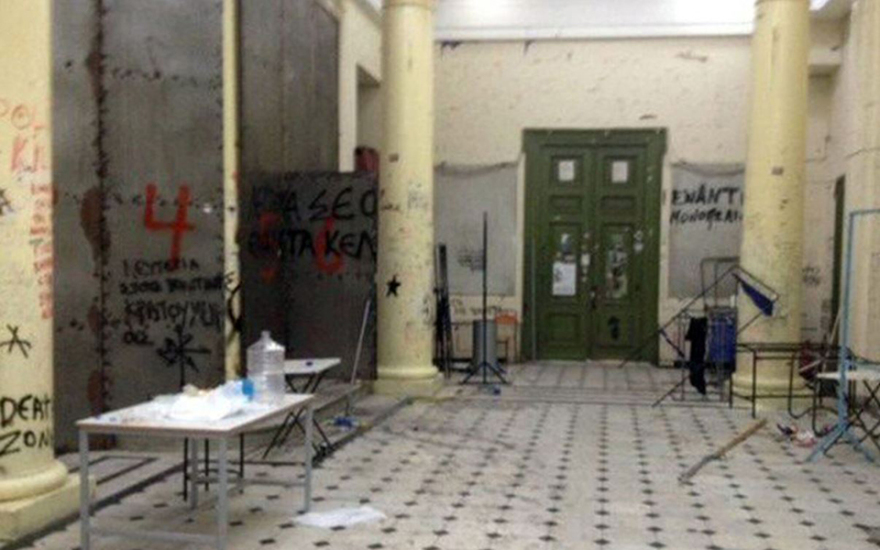 Εικόνες βίας και καταστροφής στα ελληνικά ΑΕΙ - Πώς θα λειτουργήσει η Πανεπιστημιακή Αστυνομία