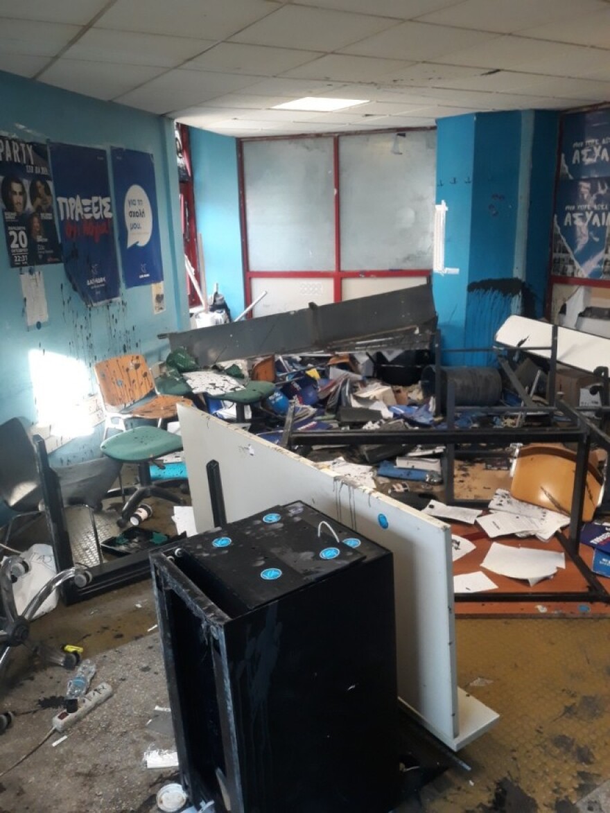 Εικόνες βίας και καταστροφής στα ελληνικά ΑΕΙ - Πώς θα λειτουργήσει η Πανεπιστημιακή Αστυνομία