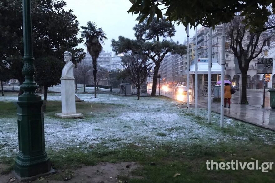 Σε πλήρη εξέλιξη η κακοκαιρία «Λέανδρος»: Χιόνι και κρύο στην Κεντρική Ελλάδα - Χιονίζει και στα ορεινά της Αττικής