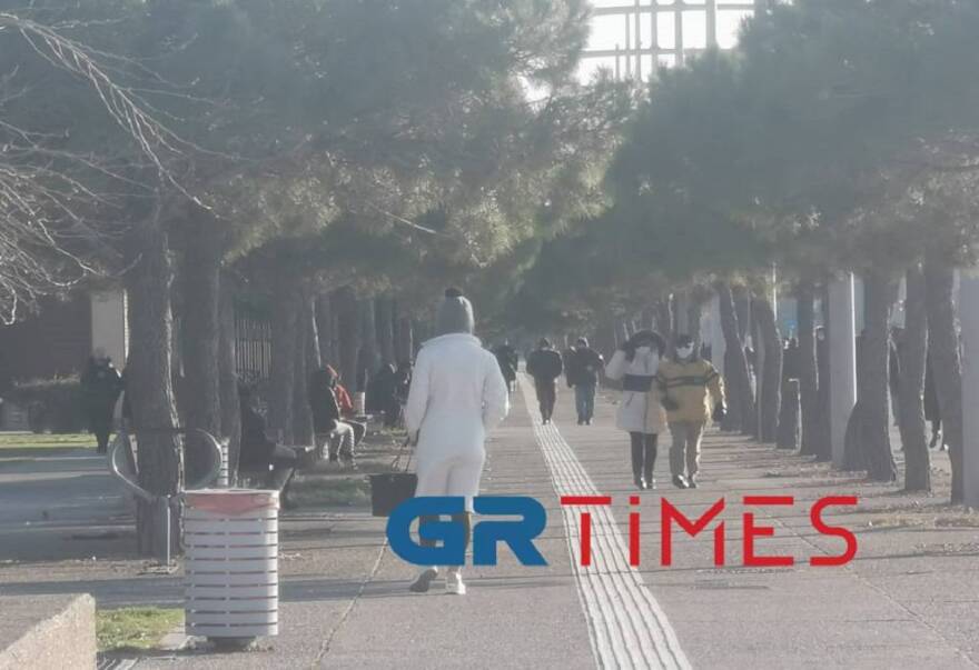 Θεσσαλονίκη: Πλήθος κόσμου στη Νέα Παραλία