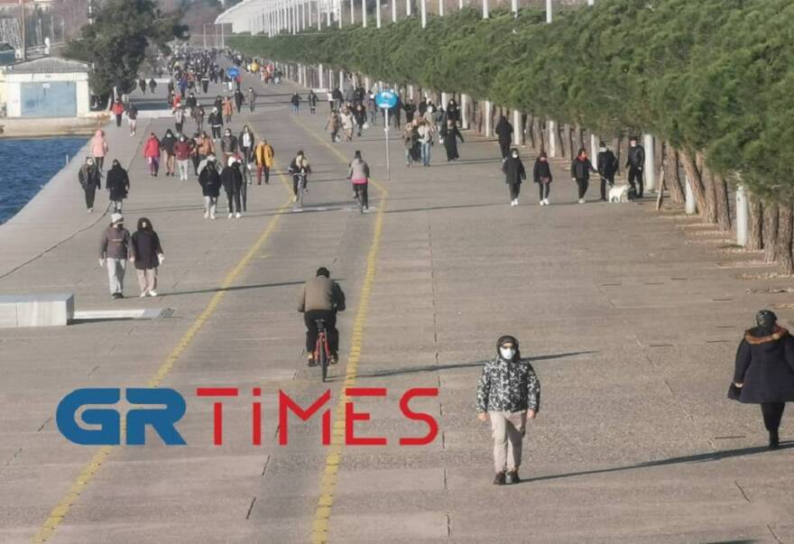 Θεσσαλονίκη: Πλήθος κόσμου στη Νέα Παραλία