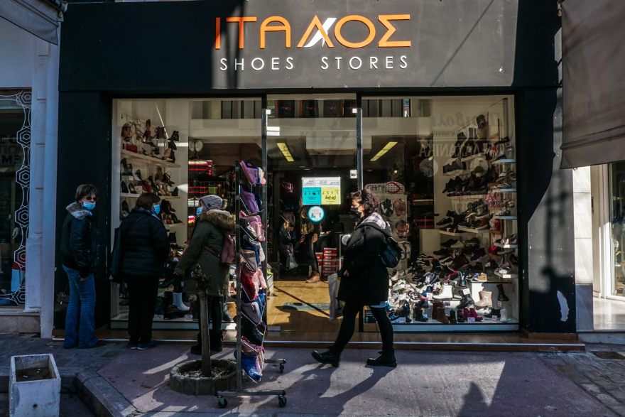 Λιανεμπόριο: Ελπίδες στην αγορά με το άνοιγμά του - Αυξημένη κίνηση και ουρές στα καταστήματα