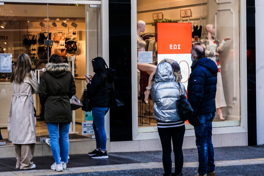 Λιανεμπόριο: Ελπίδες στην αγορά με το άνοιγμά του - Αυξημένη κίνηση και ουρές στα καταστήματα