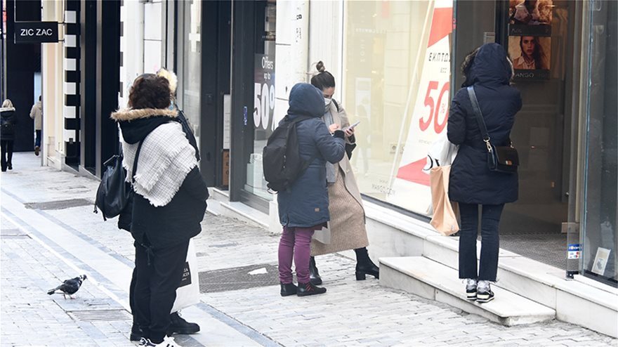 Λιανεμπόριο: Ελπίδες στην αγορά με το άνοιγμά του - Αυξημένη κίνηση και ουρές στα καταστήματα